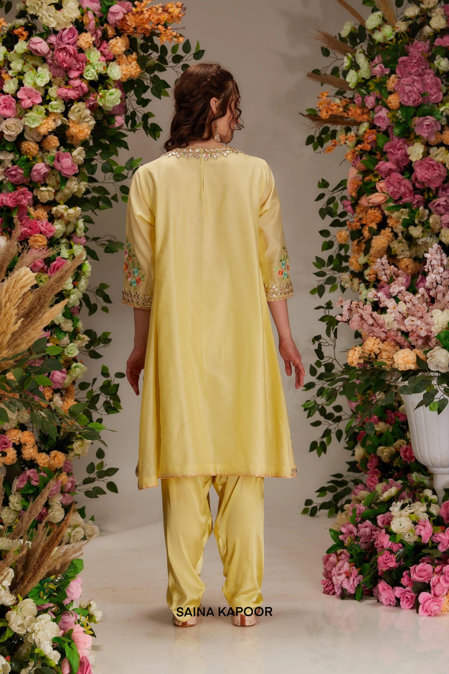 Back view of light yellow Chanderi front open kurta set with full sleeves & organza dupatta — Saina Kapoor