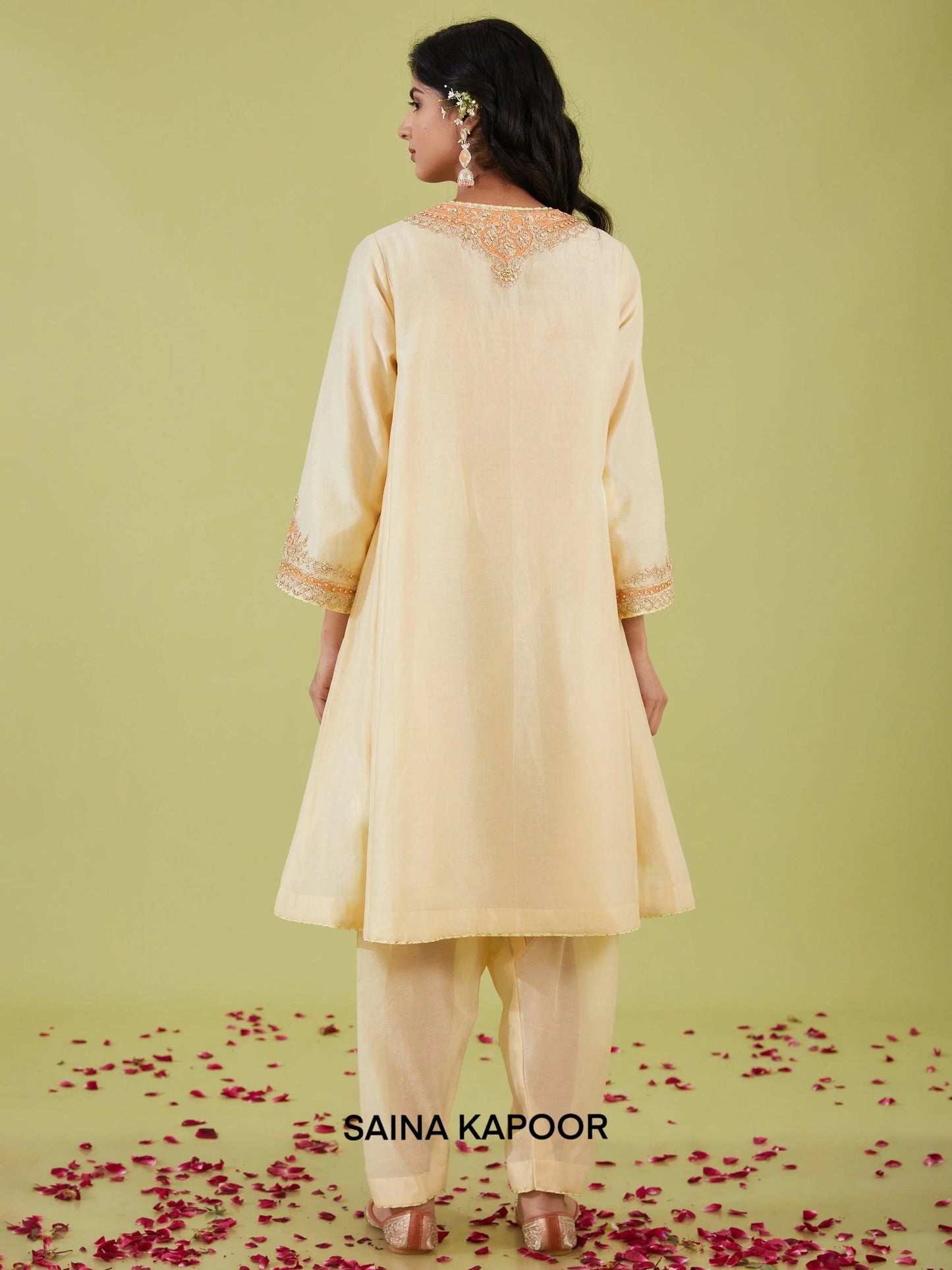 Back view of ivory Chanderi kalidar salwar suit with peach organza dupatta — Saina Kapoor