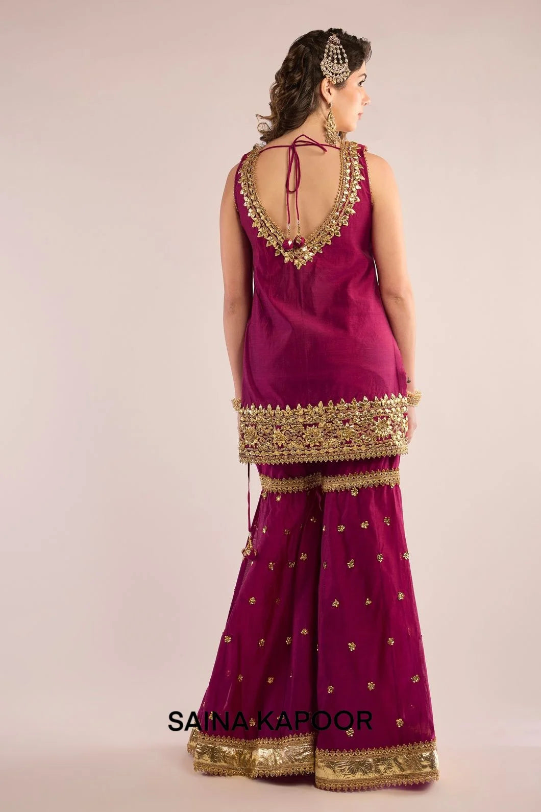 Back view of magenta Chanderi kurti gharara set for women with draped magenta organza dupatta — Saina Kapoor