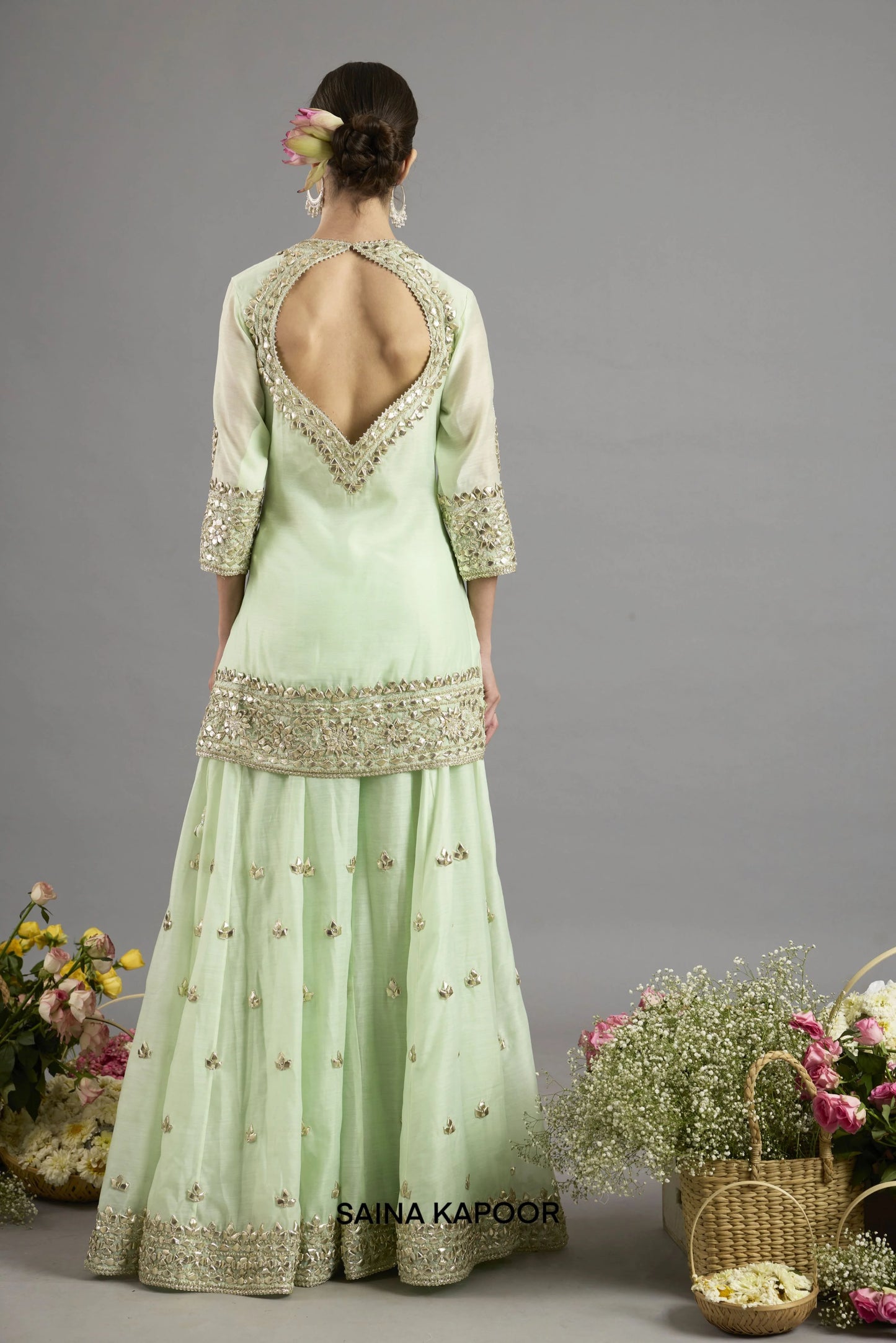 Aseelah kurta back view with deep V-shaped keyhole cutout bordered in gota patti embroidery - Saina Kapoor