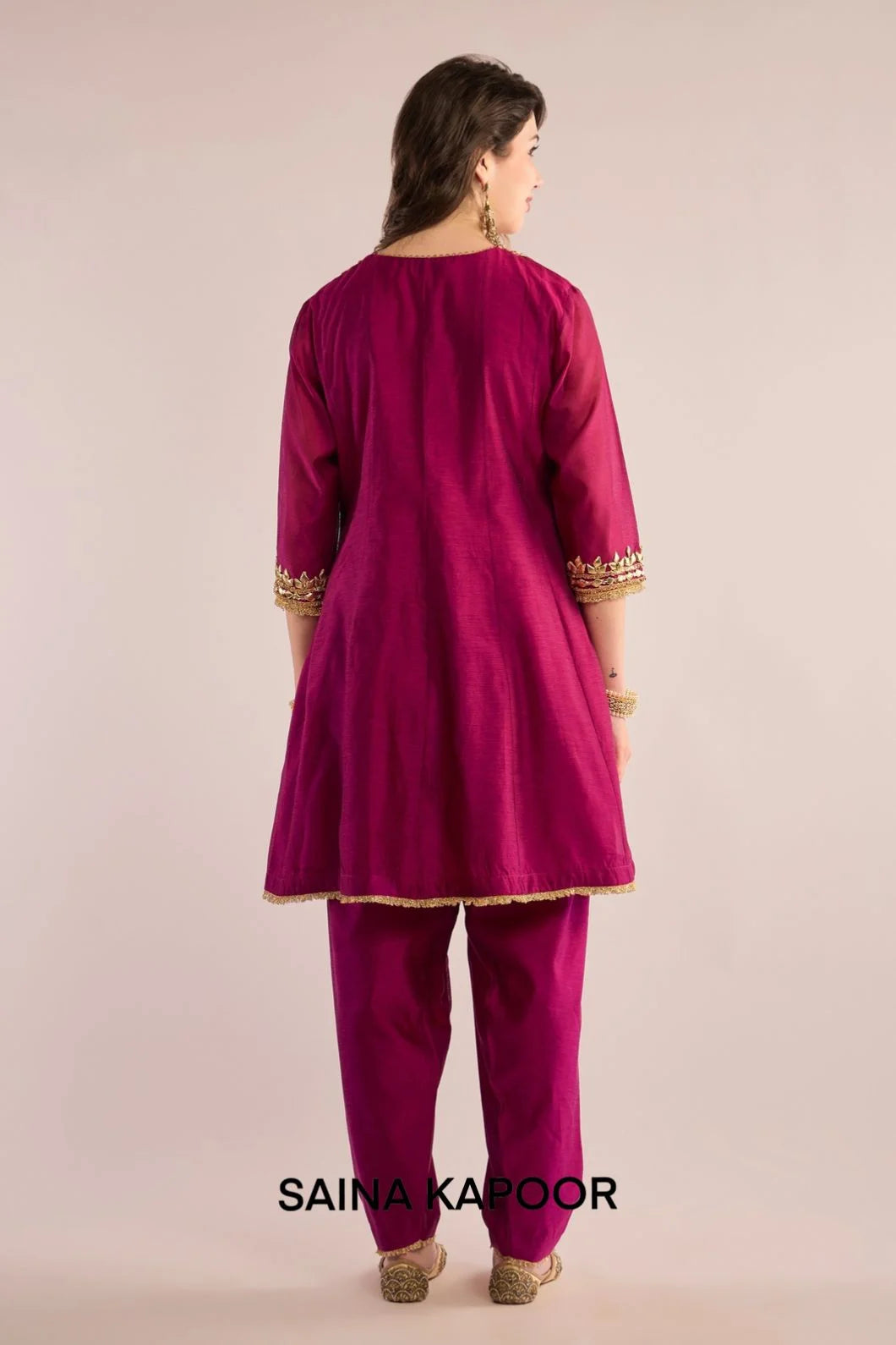 Back view of pink Chanderi Anarkali set for women with draped pink organza dupatta — Saina Kapoor