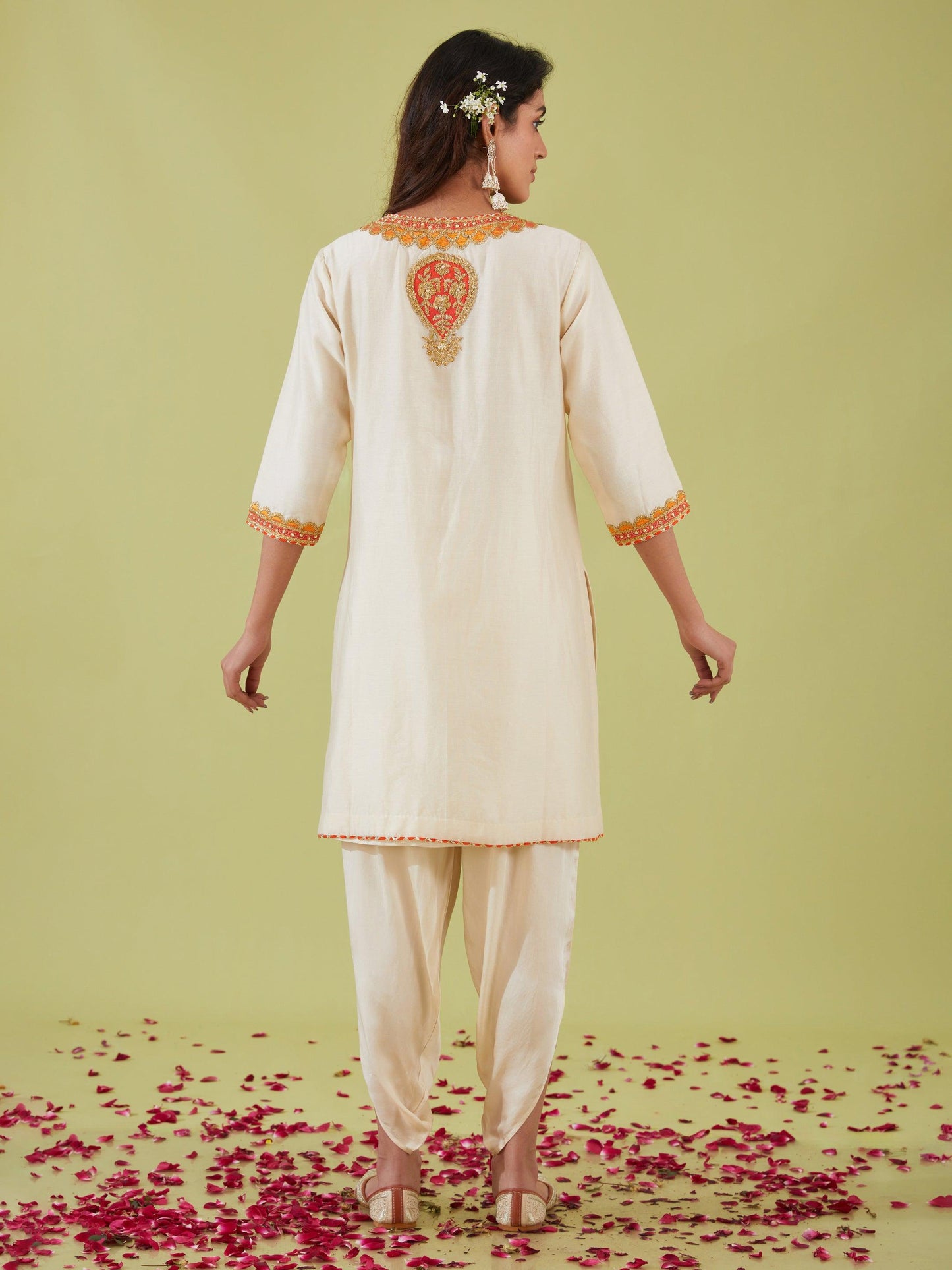 WHITE SHORT KURTA WITH PANTS - Preeti s kapoor