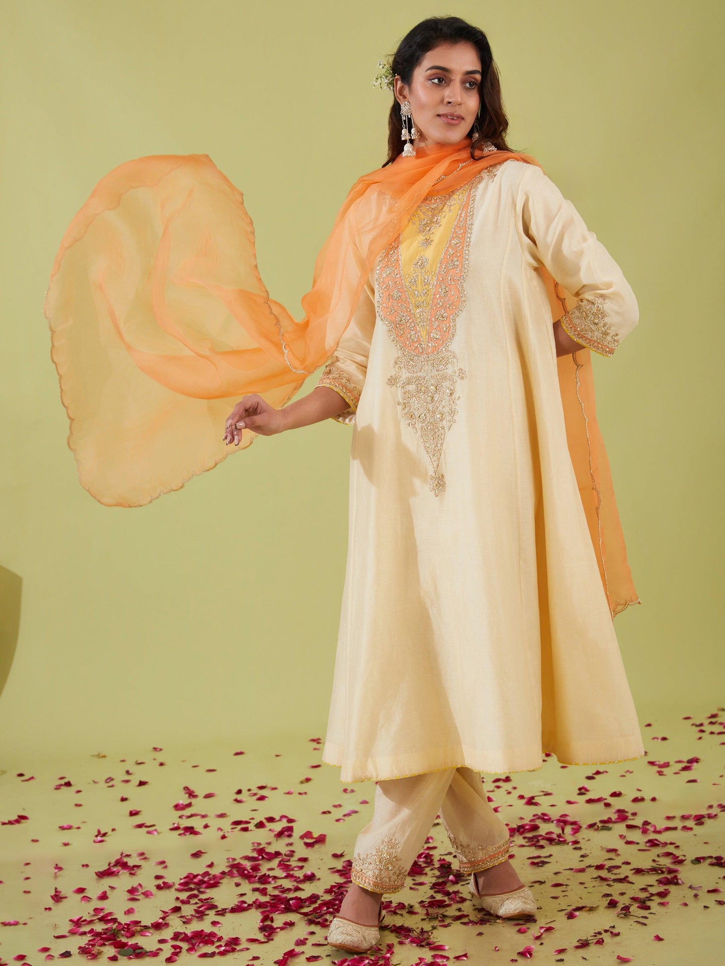 WHITE LONG KALIDAR KURTA WITH SALWAR AND PEACH DUPATTA - Preeti s kapoor