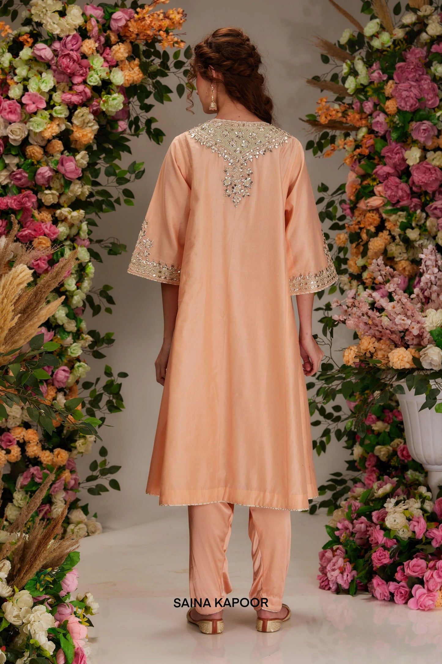 Back view of peach Chanderi long kalidar kurta set with flowing silhouette & organza dupatta — Saina Kapoor