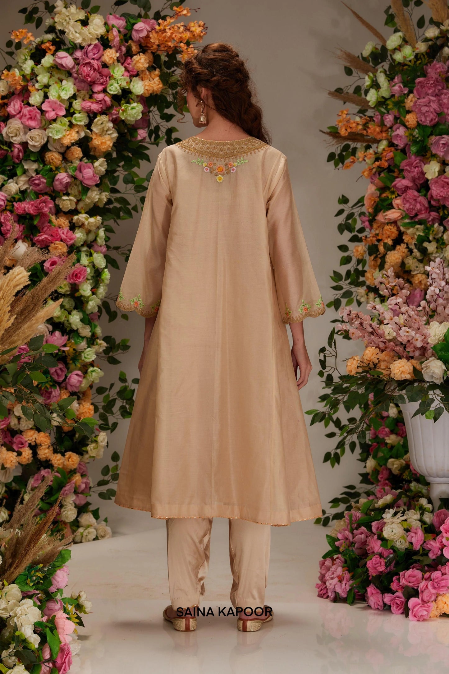 Back view of beige Chanderi long kalidar kurta set with flowing silhouette & organza dupatta — Saina Kapoor