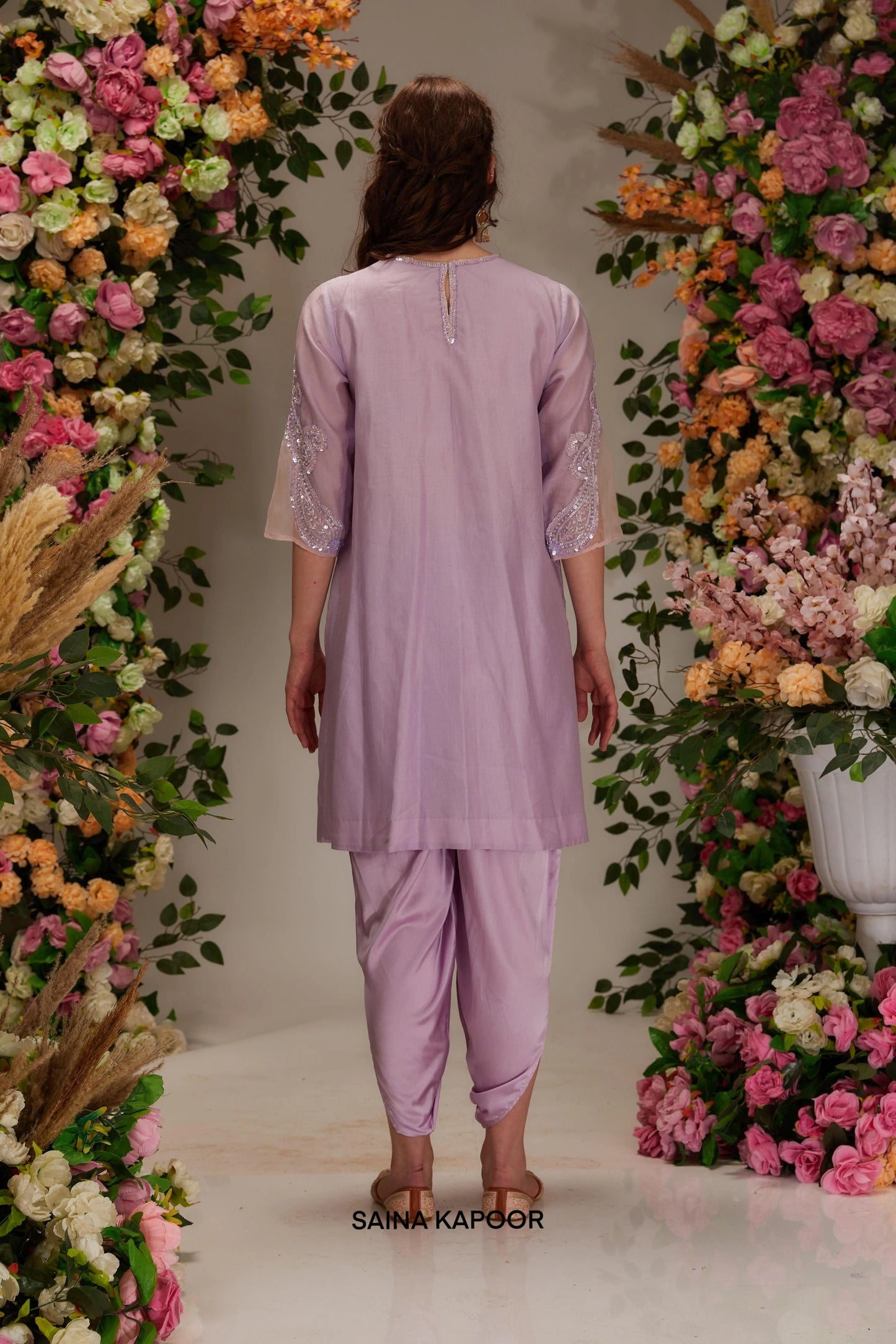 Back view of mauve Chanderi short A-line kurta set with pink organza dupatta — Saina Kapoor